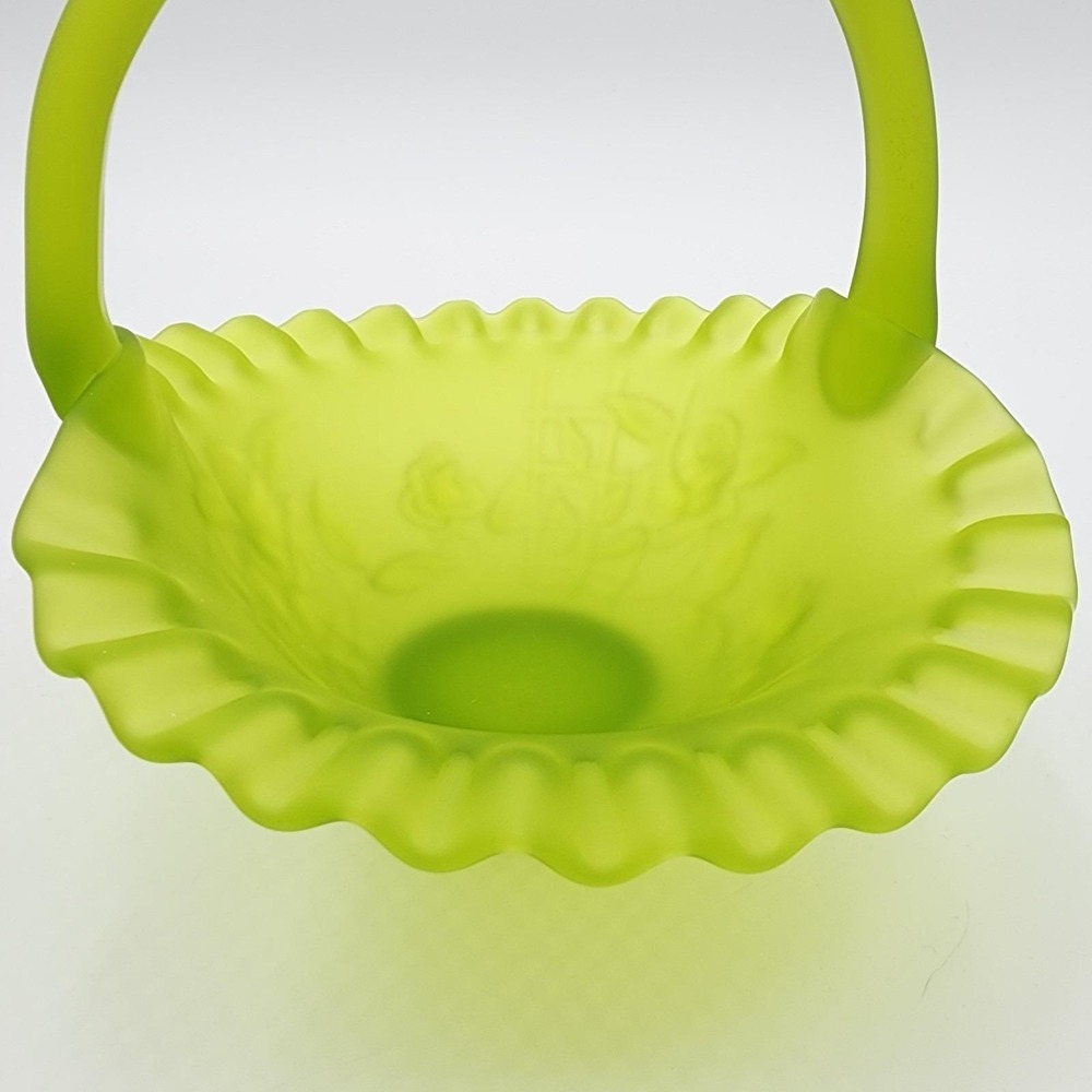 Vintage Westmoreland Lime Green Satin Glass Rose Trellis Basket Ruffled Rim - Picture 14 of 16
